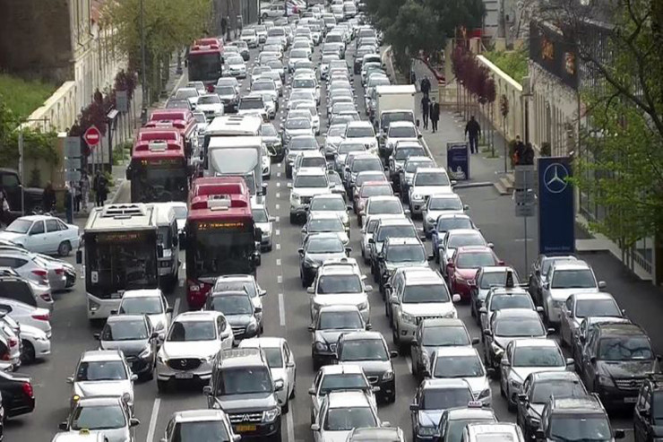 DİQQƏT!  - Bakıda 11 marşrut xətti üzrə avtobuslar gecikir