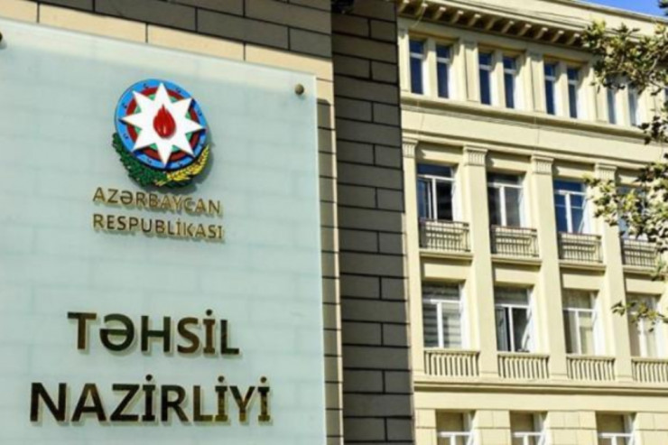 Valideynlər Təhsil Nazirliyinin qarşısında etiraz aksiyası keçirdi