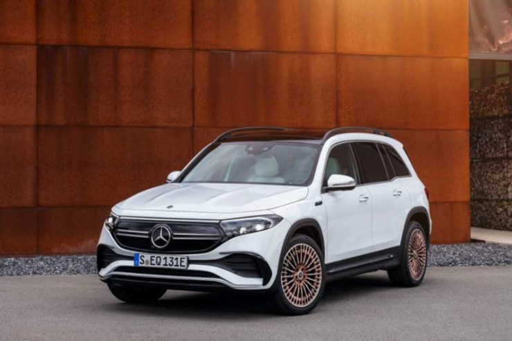 Mercedes şirkəti yeni elektrikli SUV-ni təqdim etdi