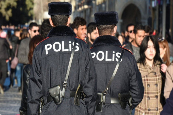 Azərbaycanda polislərin maaşlarının artırılması təklif edildi