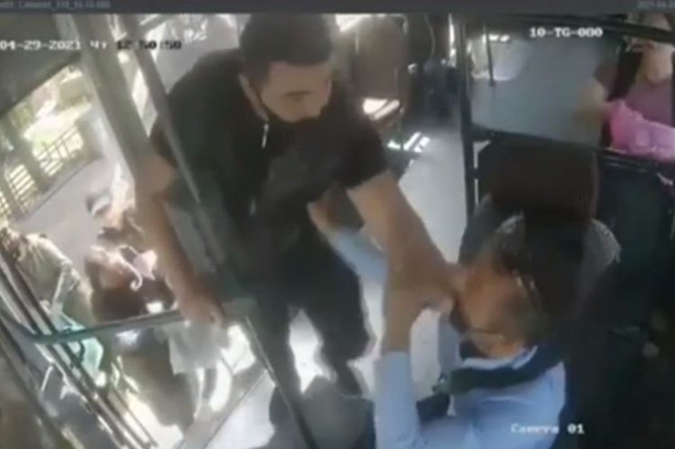 Avtobus sürücüsü döyülüb