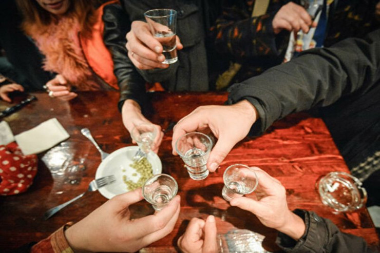 Spirtli içki sevənlərin DİQQƏTİNƏ - yalnız ömrü  qısaltmır... 