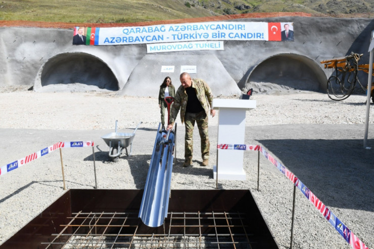 Murovdağ tunelinin təməlinin qoyulması