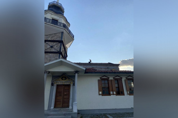 Məşhur müğənni klip üçün Qız Qalasına çıxdı