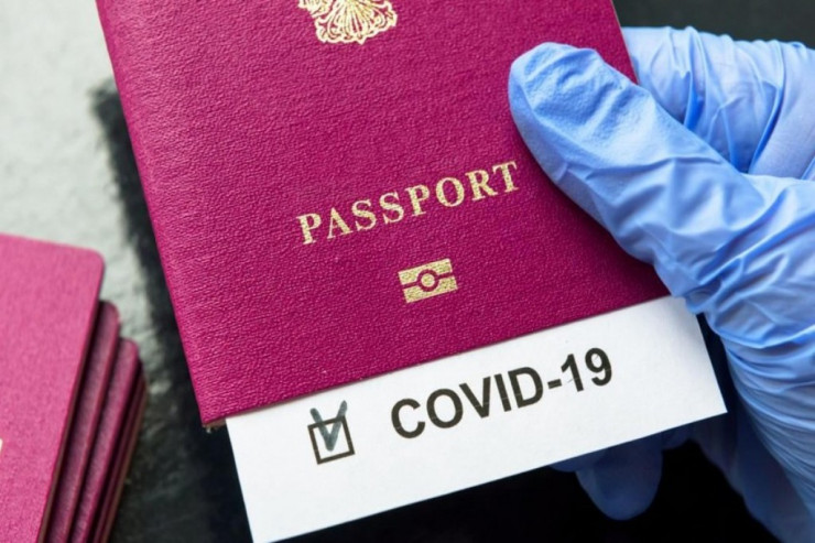 Polislər COVID-19 pasportu olmayanları peşman etdilər