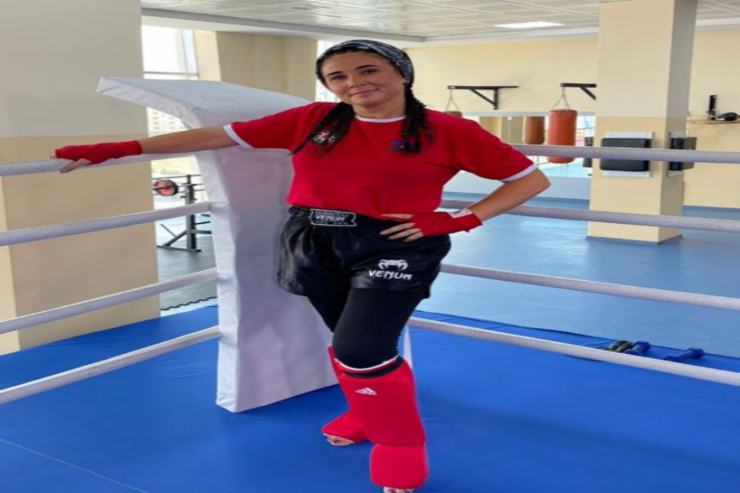 Müğənni Elnarə Xəlilova “Əvəzimi tap” mahnısının klip çəlişində