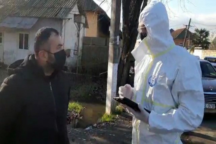 Polis koronavirus xəstəsini çayxanadan çıxardı...