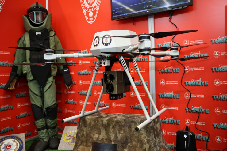 Türkiyə dünyanın ilk lazer silahlı dronunu SINAQDAN KEÇİRDİ 