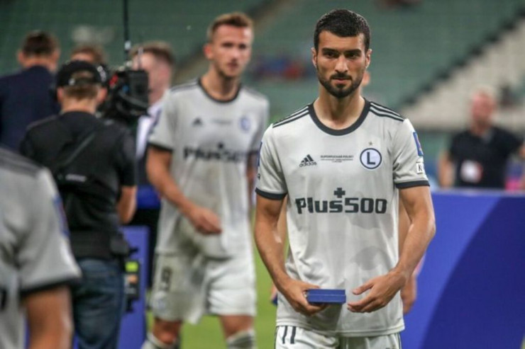 Mahir Emrelinin başında  şiş aşkarlandı 