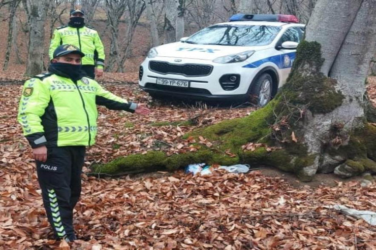 Yol polisləri və tapılan silah