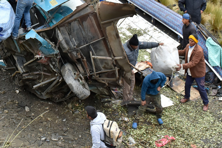 Mikroavtobus min metr hündürlükdən aşdı: BİR QADIN SAĞ QALIB 