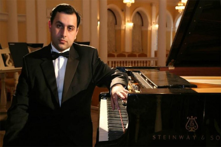 Xalq artisti Murad Hüseynov ilkə imza atıb