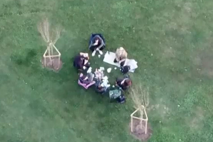 Tanınmış müğənni piknikdə cərimələndi-FOTO 