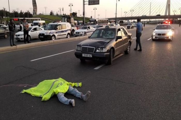 Yolu keçən piyadanı maşın vurub... 