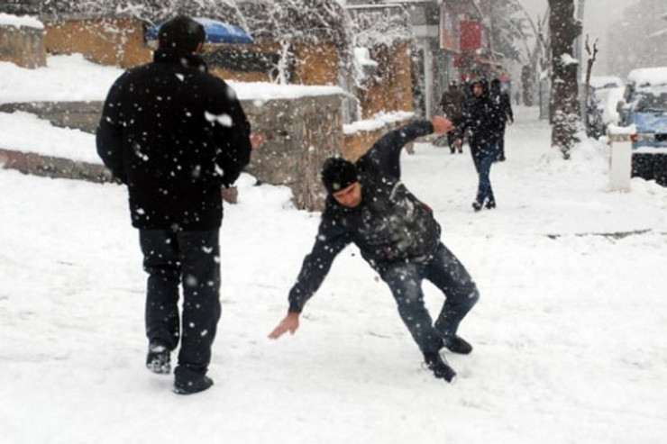 Hava səbəbindən yıxılıb yaralananların sayı 70-i keçdi