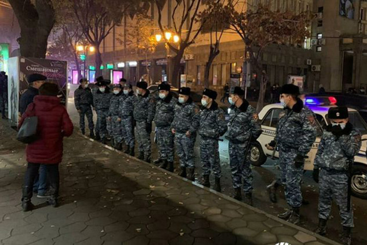 ABŞ erməni hərbçilərə səsləndi: "Siyasətə qarışmayın!" 