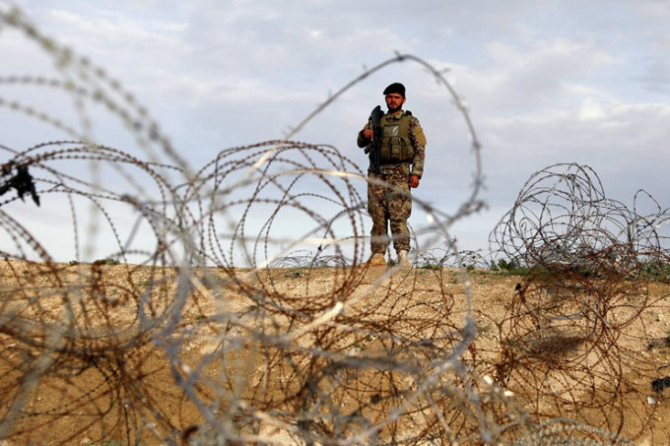 "Taliban"la əlbir olan əsgər 7 hərbçini öldürdü