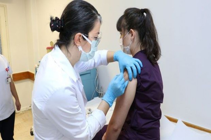 Bütün tibb işçiləri 2 həftəyə koronavirusa qarşı peyvəndlənəcək - RƏSMİ 