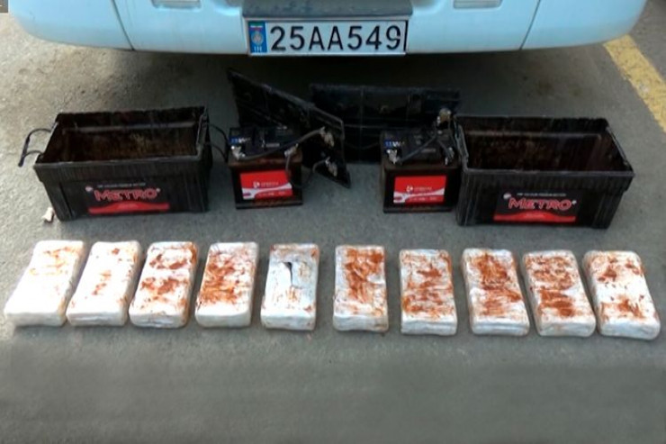 Gömrük postunda maşından 20 kilodan çox narkotik tapıldı -  VİDEO  