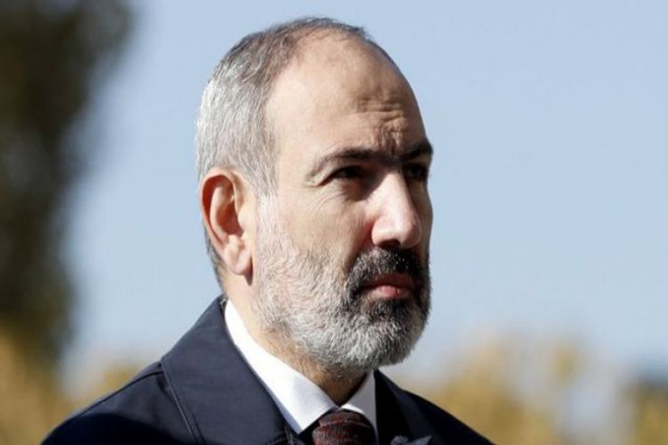 Etirazçılar Paşinyanın diplomatik pasportunu oğurlayıblar