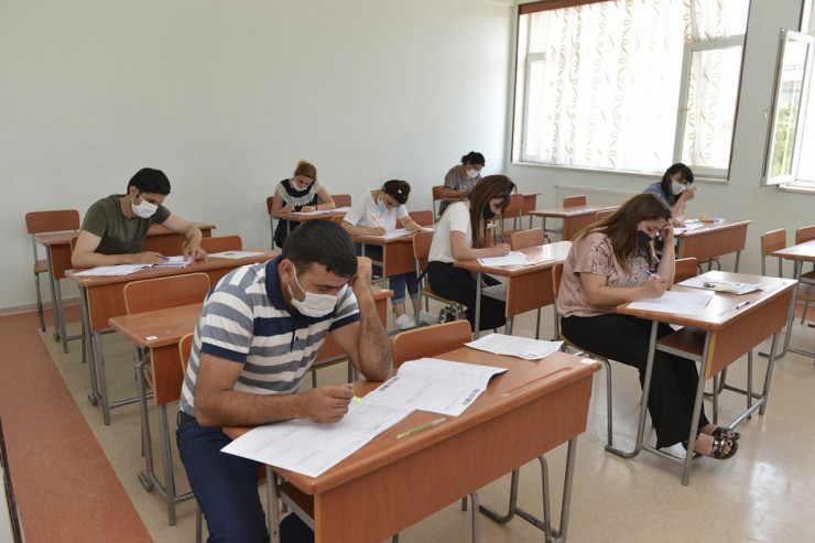 Telefon tapılan 3 nəfər  imtahandan qovuldu 