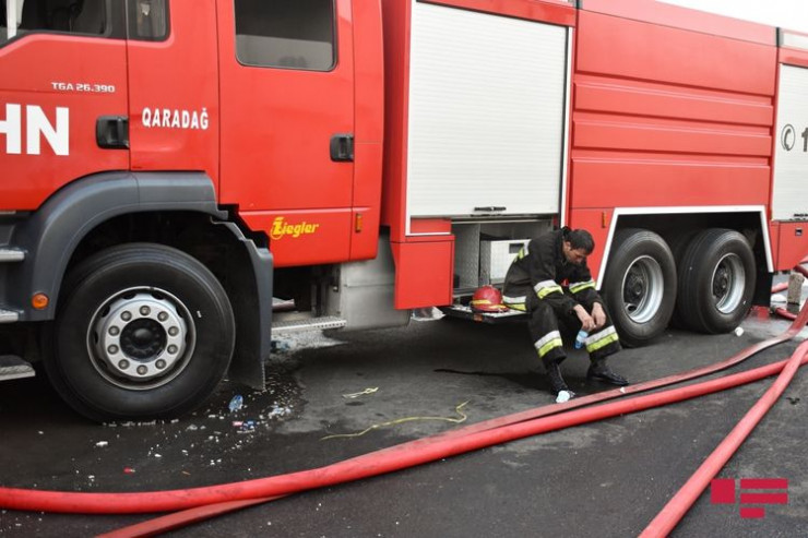Bakıda mikroavtobus yandı