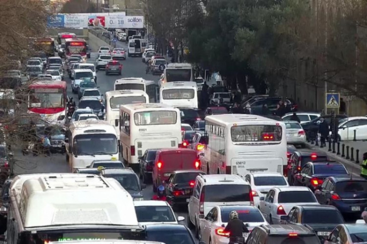  SON DƏQİQƏ:   Bakının əksər yollarında tıxac var  -  SİYAHI  