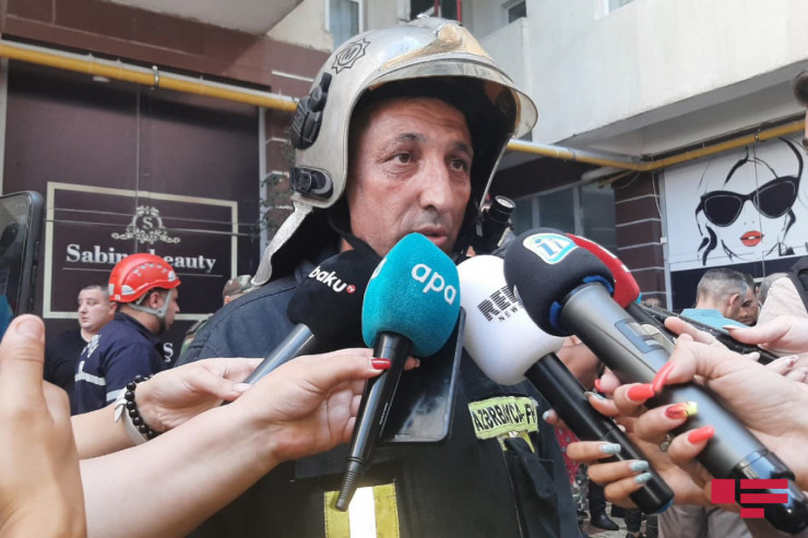 "Life Centre"dəki yanğında 2 nəfər zəhərlənib, 40 nəfər təxliyə olunub - RƏSMİ 