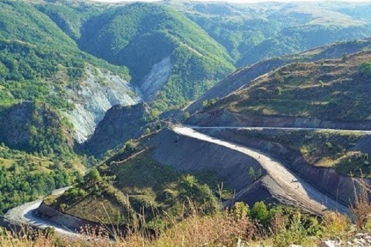 Prezident Kəlbəcər və Laçında yol tikintisinə 10 milyon  manat ayırdı