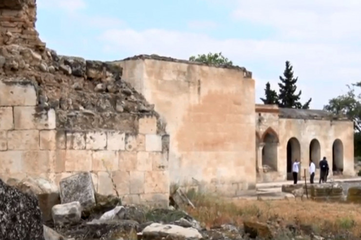 ERMƏNİ VƏHŞİLİYİ:  Xan qızı Natəvanın dağıdılmış məzarı, Pənahəli xanın viran edilmiş qəsrləri… – REPORTAJ 