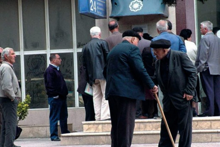 Deputat  pensiya yaşı   ilə bağlı məsələ qaldırdı