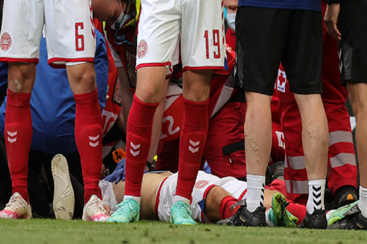 AVRO-2020-də həyəcan:  Danimarka–Finlandiya oyununda futbolçu özündən getdi, oyun dayandırıldı - FOTO 