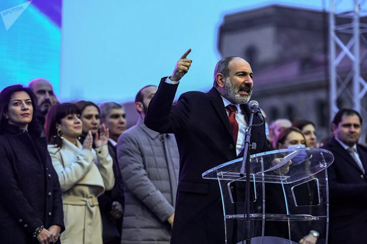 Paşinyan yenə rüsvay oldu  - Lavrovu prezident və baş nazir adlandırdı