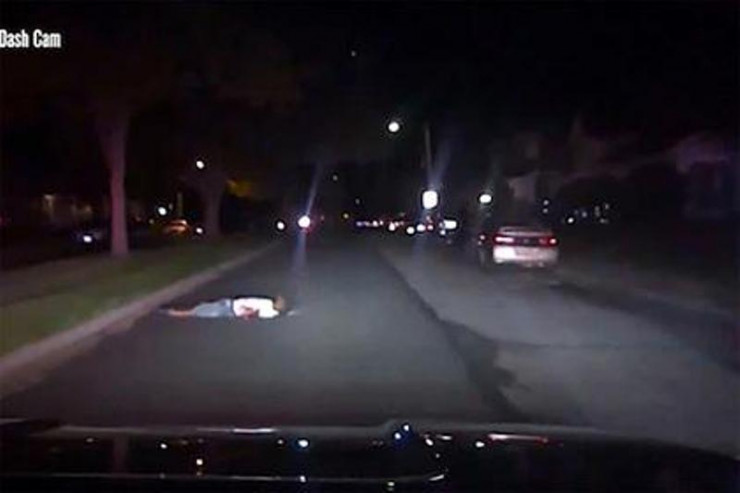 Köməyə çağırdığı polisin maşınının altında qalıb öldü