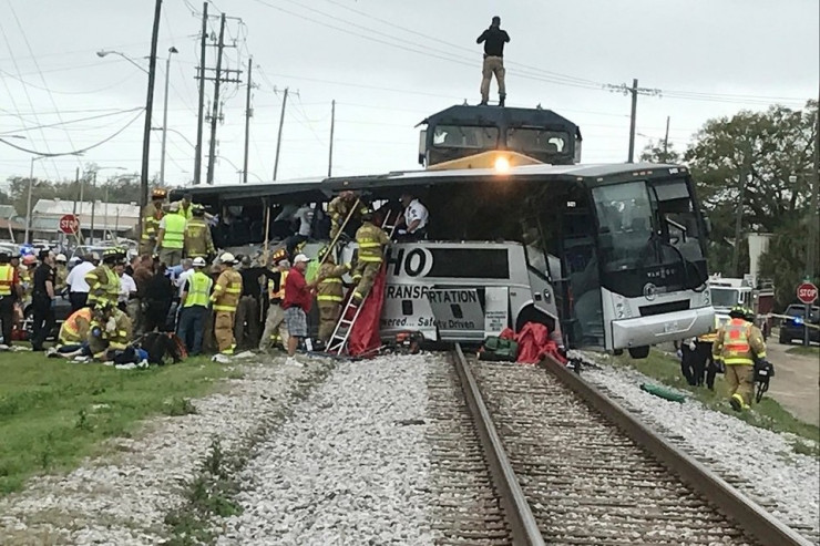 Misirdə yük qatarı ilə sərnişin avtobusu toqquşdu: ölənlər var 