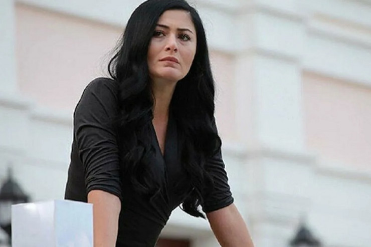 Deniz Çakır, türkiyəli aktrisa