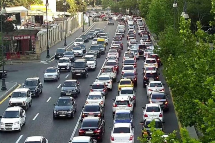 Bakıda bu yollarda tıxac yaranıb - SİYAHI 