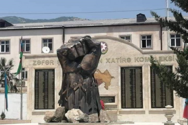 Hadrutda “Dəmir yumruq” abidəsi ucaldıldı - FOTO 