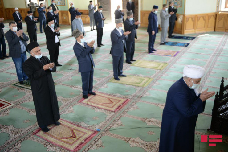 Məscidlərdə namaz qılınmasına icazə veriləcək?