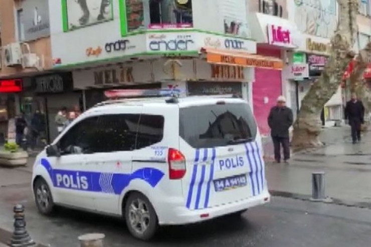 Metrobusda təhlükəli anlar:  Polis silahlı şəxsi zərərsizləşdirdi
