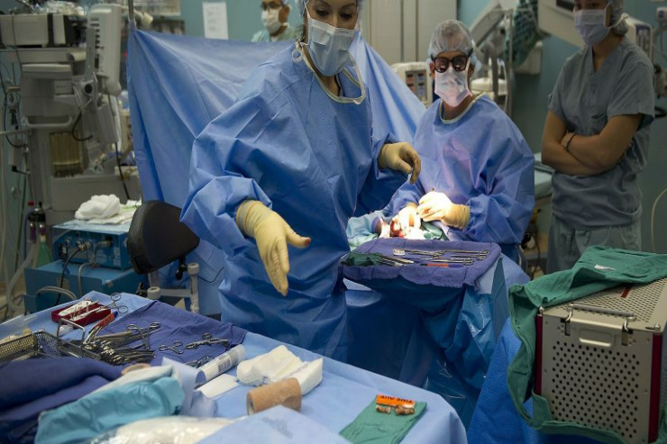 Əməliyyat zamanı 2 yaşlı uşağın klinik ölümü ilə bağlı CİNAYƏT İŞİ AÇILDI 