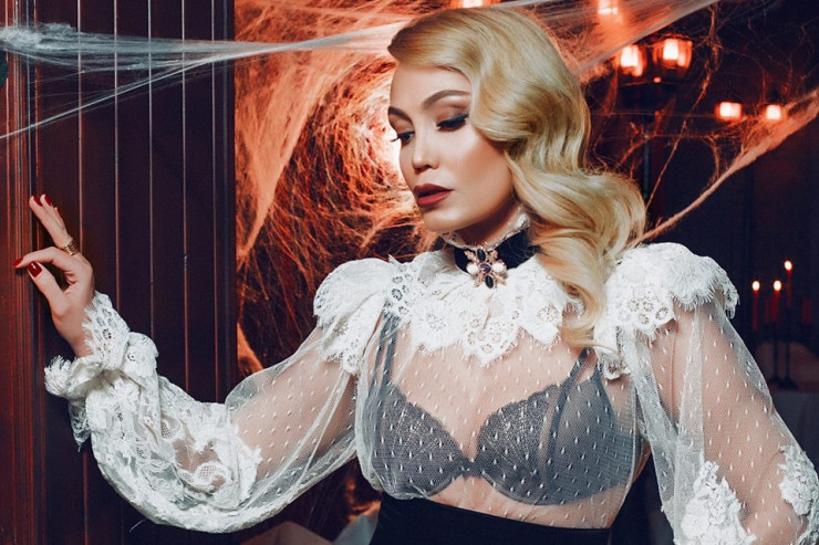 Müğənni Nura Suri