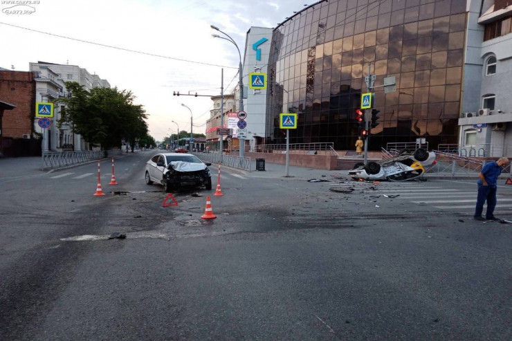 Yollar qan çanağına döndü: 8 ölü 