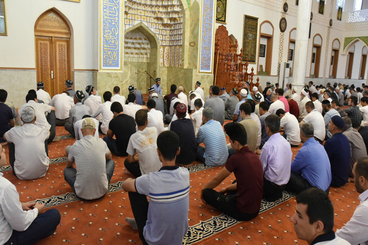 Məscidlərə 50 nəfərdən çox adam buraxılmayacaq 