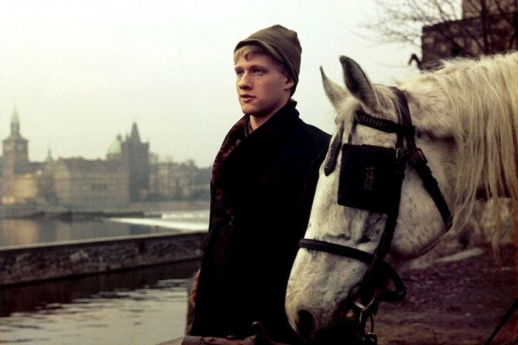 Uçan boşqab  oğurlayan əsgər