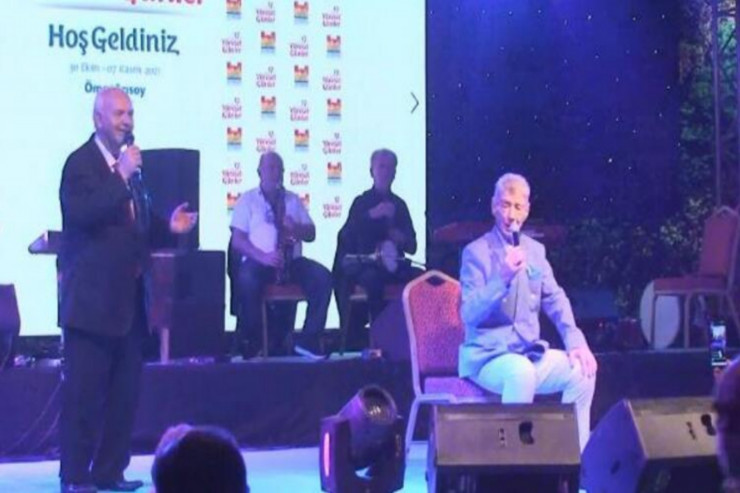 Müğənni səhnədə mahnı oxuyanda öldü - VİDEO 