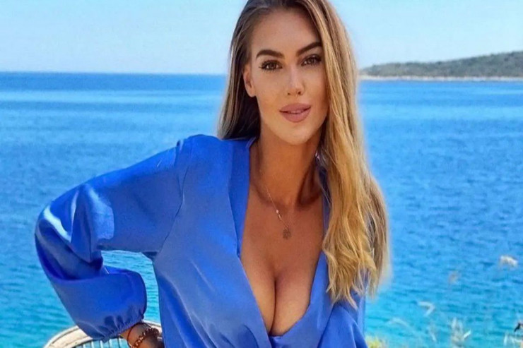 Çox gözəl olduğu üçün sosial şəbəkə hesabı bloklanıb?