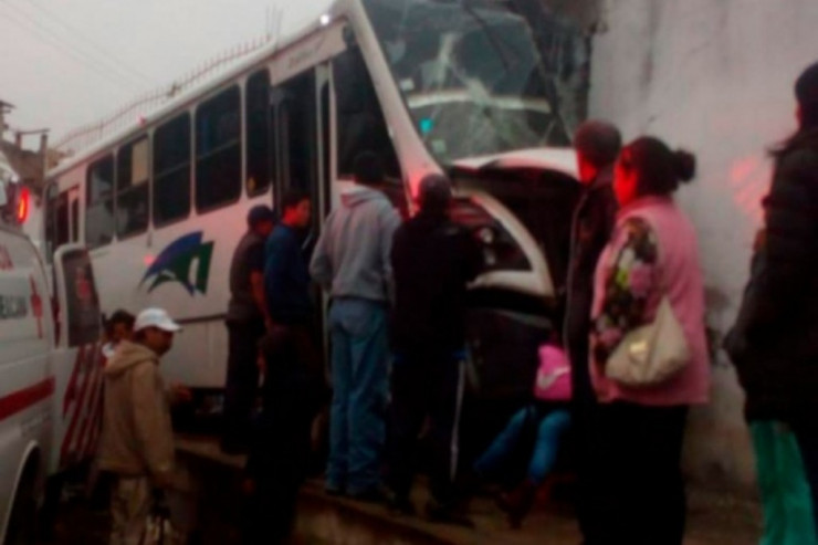 Sərnişin avtobusu evə çırpıldı: 21 ölü, 27 yaralı  - YENİLƏNİB 