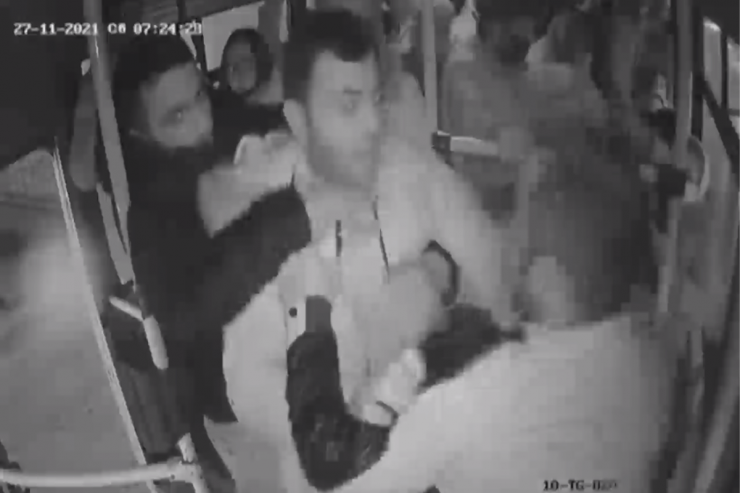 Bakıda avtobusa  HÜCUM:   Sürücü  DÖYÜLDÜ   - VİDEO 