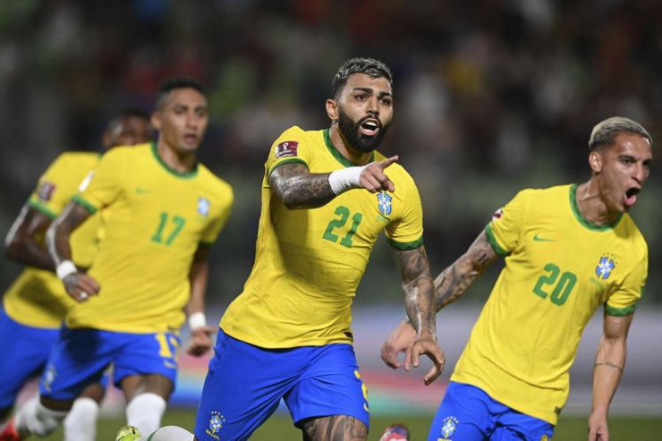 Braziliyadan ardıcıl 9-cu qələbə - Argentina yenə xal itirdi 
